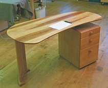Organischer Schreibtisch aus Apfelholz