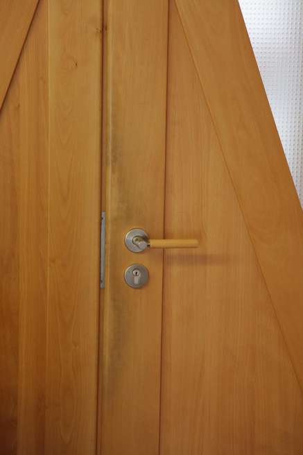 Massivholztür Tür mit Gebrauchsspuren 