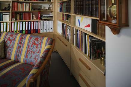 Bibliothek aus Ahorn und Kirschbaum